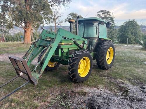 John Deere 2850 Utility Tractors