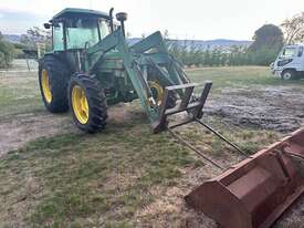 John Deere 2850 Utility Tractors - picture0' - Click to enlarge