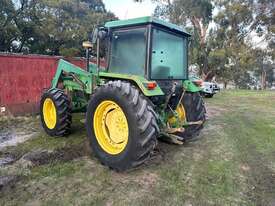 John Deere 2850 Utility Tractors - picture2' - Click to enlarge