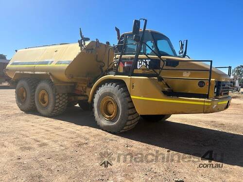 caption 2010 Caterpillar 740 Articulated Water Truck