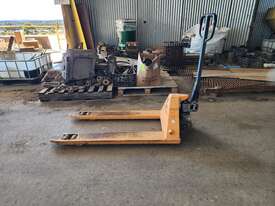 Pallet Jack - picture0' - Click to enlarge