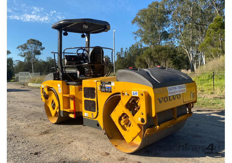 caption Volvo DD70HF Vibrating Roller Roller/Compacting
