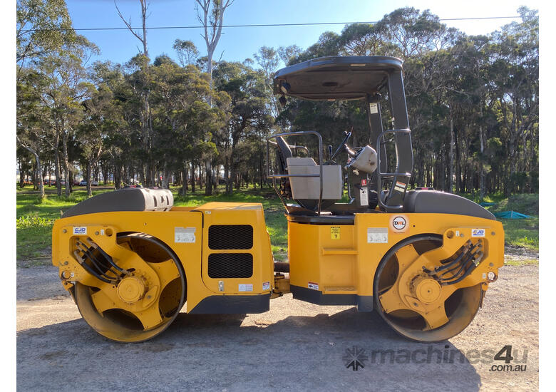 caption Volvo DD70HF Vibrating Roller Roller/Compacting