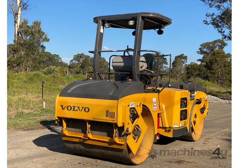 caption Volvo DD70HF Vibrating Roller Roller/Compacting
