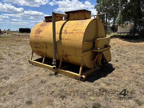 caption 1000 Gallon Molasses Tanker