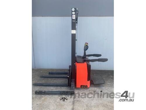 Walkie stacker with flip platform can be used as ride on or walkie unit in very good condition 