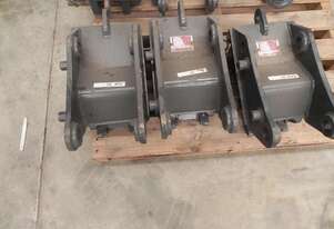 Komatsu Jaws   WB93 Quickhitch