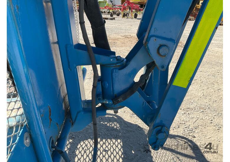 caption 2005 Genie Z-34/22 Knuckle Boom