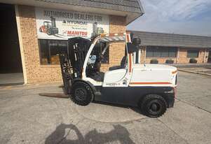5.5 Tonne Hyster Forklift For Sale