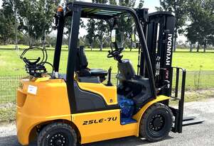 Hyundai   Forklift 25LE-7U