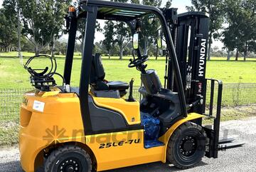 Hyundai   Forklift 25LE-7U