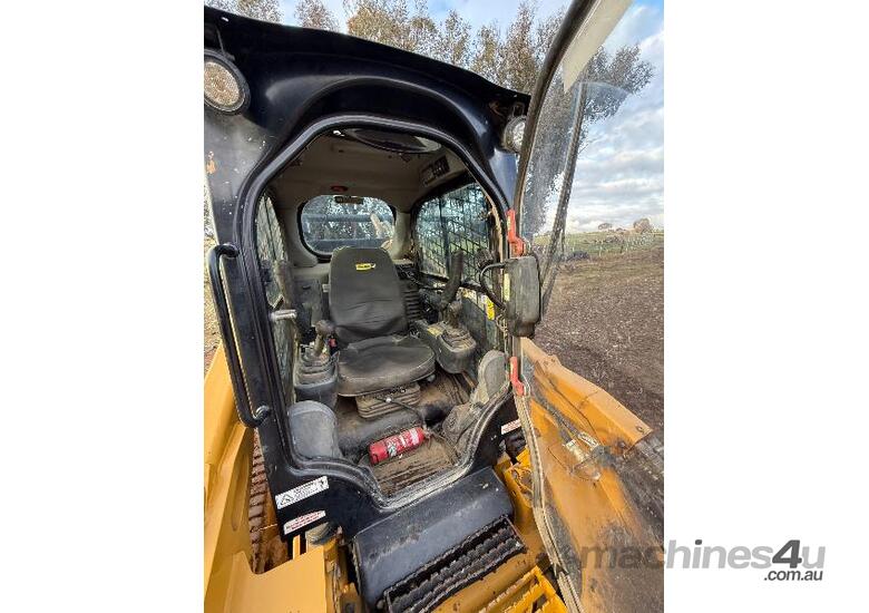 caption CAT 299D2 XHP Skid Steer