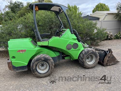 caption Avant 745 Articulated Mini Loader 2009