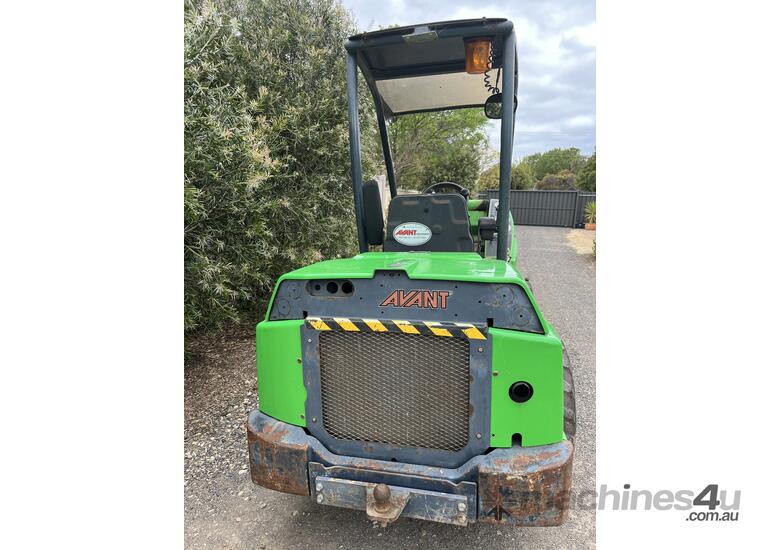 caption Avant 745 Articulated Mini Loader 2009