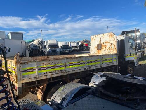 caption 2009 Isuzu FRR600 Crane Tipper Day Cab