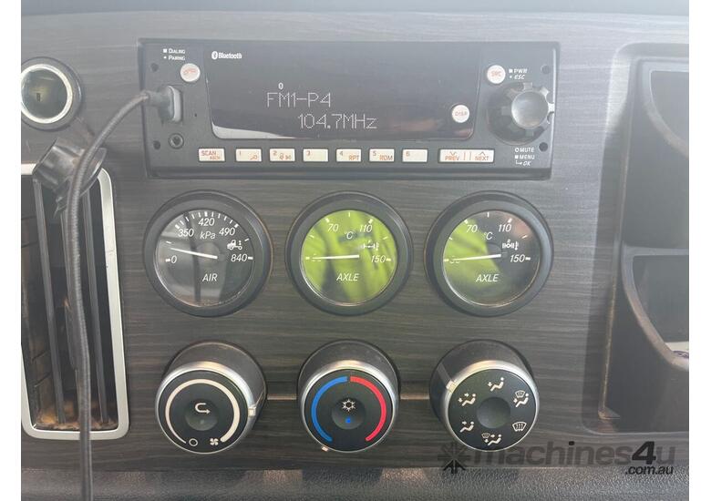 2022 Freightliner Cascadia Tipper