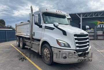 2022 Freightliner Cascadia Tipper