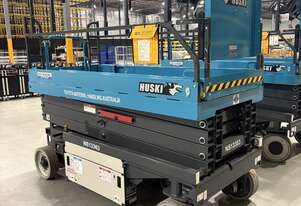 Toyota Huski Scissor lift - NEAR NEW