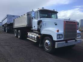 truck and tipper  - picture0' - Click to enlarge