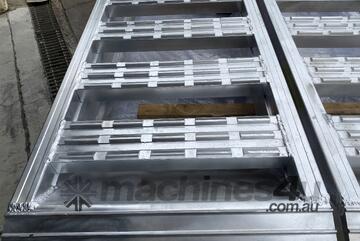 1.5 T ALUMINUM LOADING RAMPS - 3.3 m SERRATED
