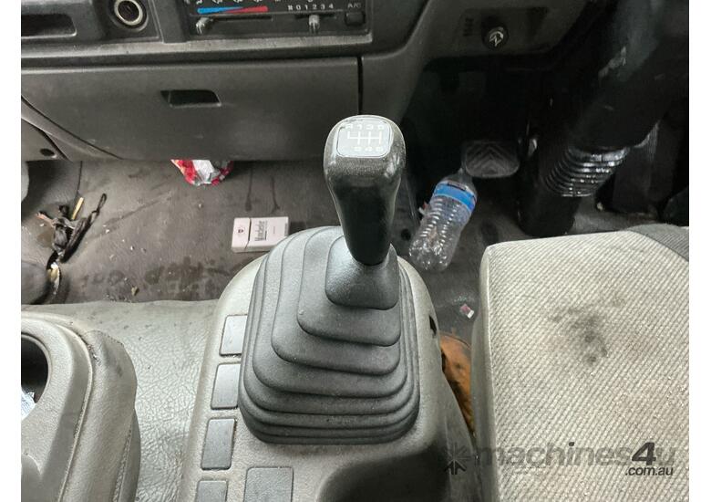 2000 Nissan UD MKB210 Curtainsider