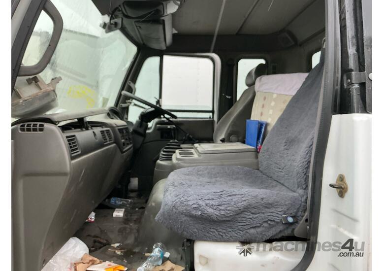 2000 Nissan UD MKB210 Curtainsider