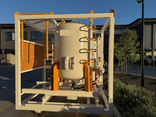 Fully Refurbished 1 off 3 Tonne Blast Pot with 2 off 3-Way Thompson Valves 