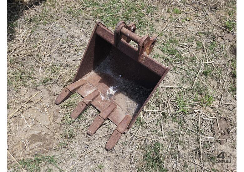 2005 Bobcat 322G Mini Excavator And Trailer