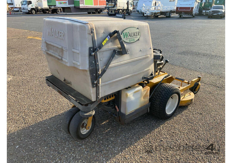 Walker MDDGHS Zero Turn Ride On Mower