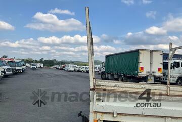 2020 Hino 300 616 Service Body / Tray Top