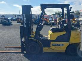 Hyundai 25LF-7 - picture2' - Click to enlarge