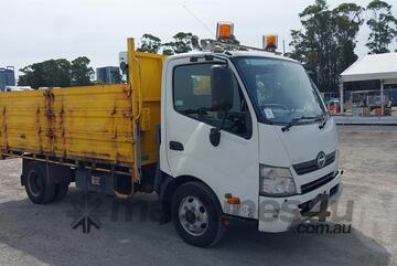 Hino   300 Series 617