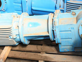 22KW motor 10.88:1 1276Nm gearbox suit conveyor - picture0' - Click to enlarge