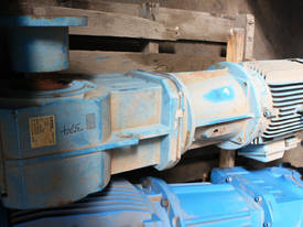 22KW motor 10.88:1 1276Nm gearbox suit conveyor - picture0' - Click to enlarge