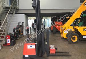 Pantographic Walkie Reach Stacker