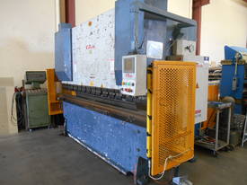 Cougar  Hydraulic Pressbrake - picture2' - Click to enlarge