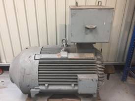250 kw 330 hp 4 Pole 3300 v AC Electric Motor - picture0' - Click to enlarge