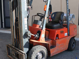 Nissan 2500kg LPG Forklift - picture0' - Click to enlarge