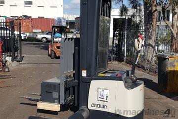 ACTIVE FORKLIFTS - CROWN SHR5540 ELECTRIC WALKIE REACH STACKER 1.6TON