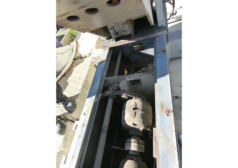caption Methods 40,000T Pipe Welding Rotator