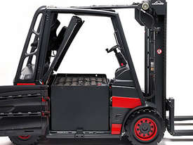 Linde Series 388 E35-E50 Electric Forklifts - picture2' - Click to enlarge