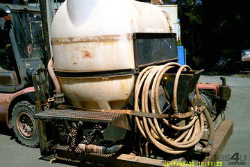 Ditch Witch mud mixing tank , diesel driven pump , Ditch Witch mud mixing tank , diesel driven pump ,