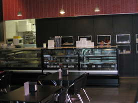 Commercial food display fridge for cafe/deli/cake shop - picture0' - Click to enlarge