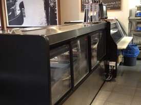 Commercial food display fridge for cafe/deli/cake shop - picture0' - Click to enlarge