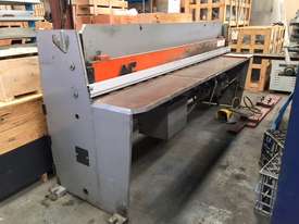 Used AMC 2500 x 3mm Hydraulic Guillotine - picture0' - Click to enlarge