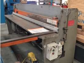 Used AMC 2500 x 3mm Hydraulic Guillotine - picture0' - Click to enlarge