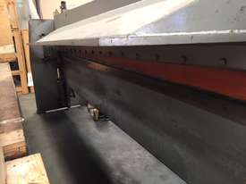Used AMC 2500 x 3mm Hydraulic Guillotine - picture1' - Click to enlarge