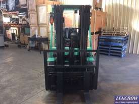 Used LPG 2500 kgs Mitsubishi forklift - picture1' - Click to enlarge