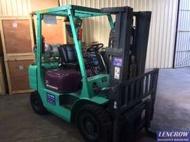 Used LPG 2500 kgs Mitsubishi forklift - picture2' - Click to enlarge