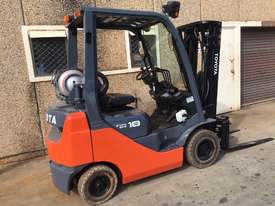 Toyota Container Mast Forklift - picture0' - Click to enlarge